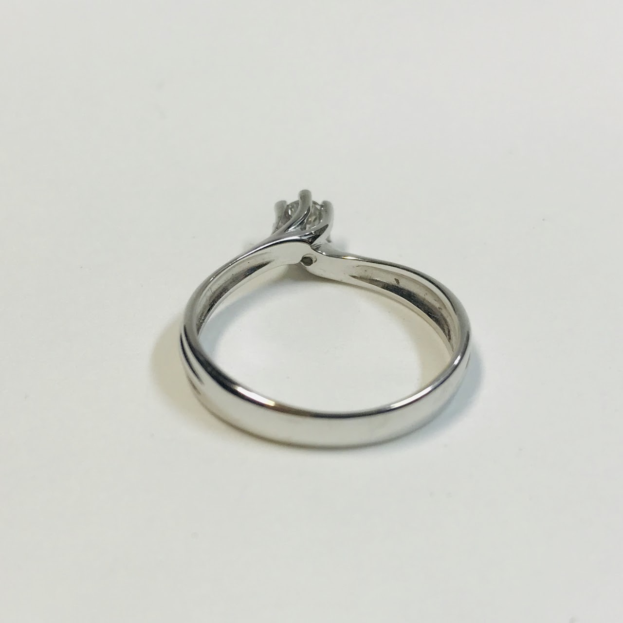 18K White Gold and Diamond Ring