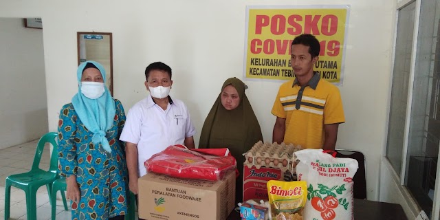 Dinsos Kota Tebing Tinggi Serahkan Bantuan Sembako Untuk Korban Kebakaran Rumah Adat Melayu