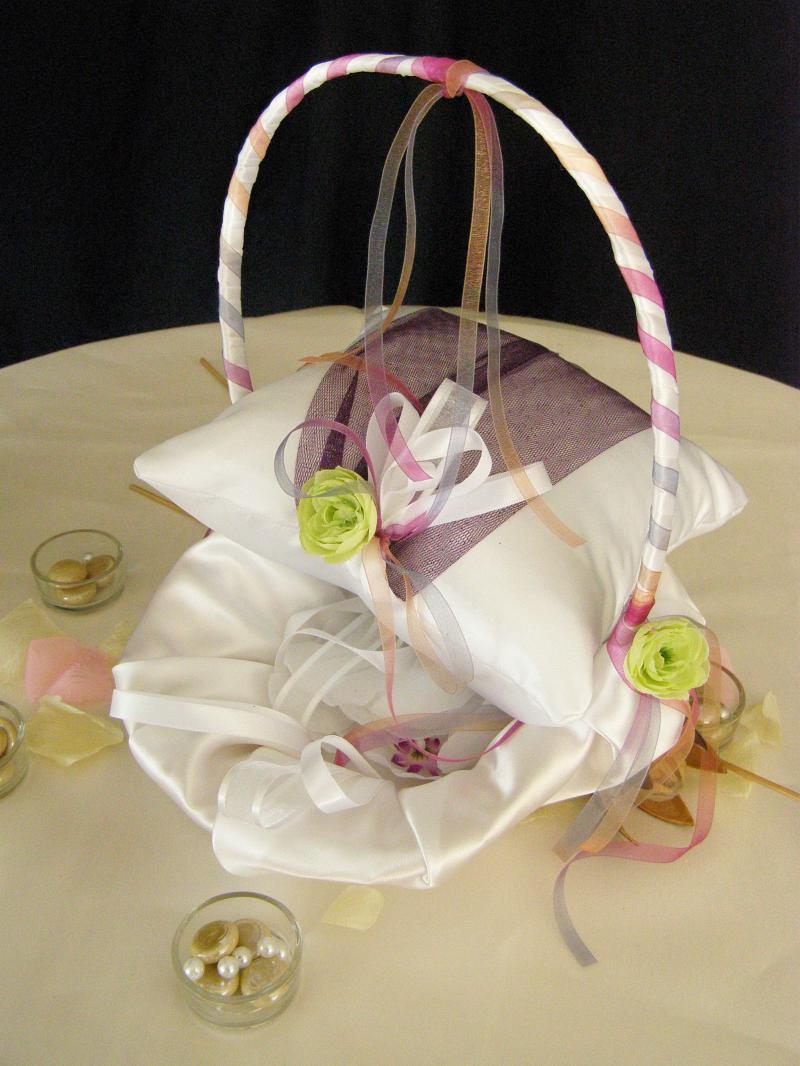 10 White Satin Basket with