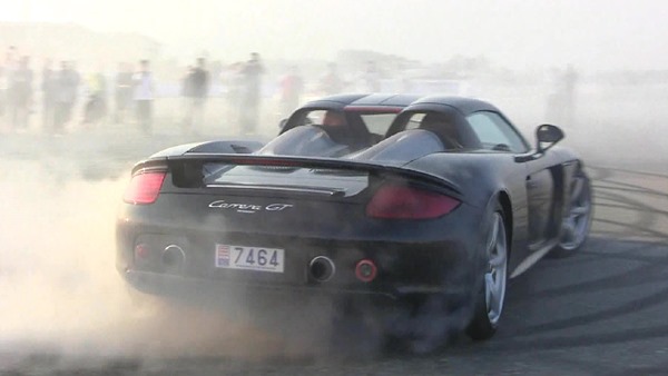 Porsche Carrera GT donuts