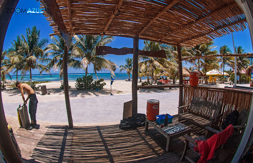 Mahahual Dive Centre, Malecón s/n, Col. Mahahual, 77940 Mahahual, Q.R., México, Agencia de viajes de buceo | QROO