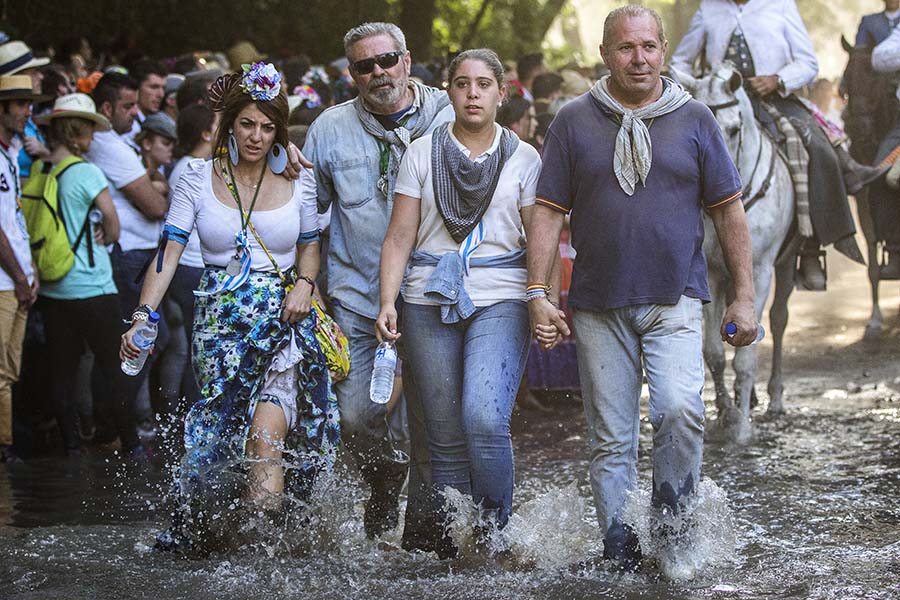 Hermandad del Rocío de Huelva a su paso por La Charca