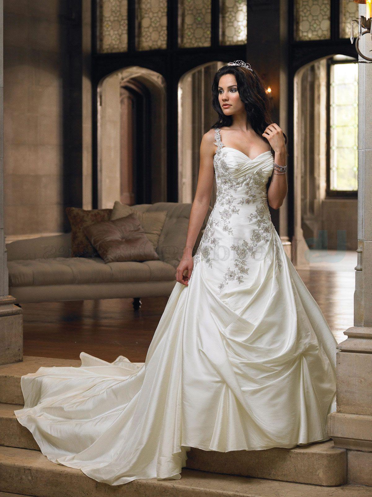 Taffeta sleeveless ball gown