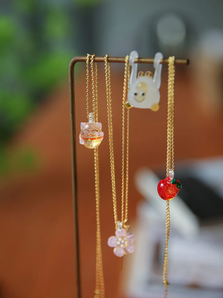 Handgemaakte Zodiac Perzikbloesem Ketting – Gepersonaliseerde sterrenbeeld ketting. Unieke sieraden voor jou of als cadeau.