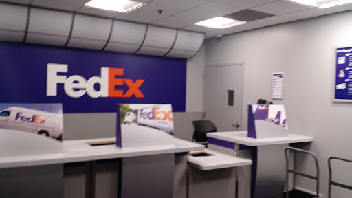 Shipping and Mailing Service «FedEx Ship Center», reviews and photos, 25 W Firestone Blvd, Akron, OH 44301, USA