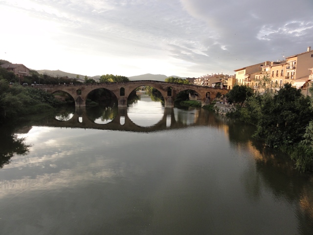 Navarra en 10 días. - Blogs of Spain - SIERRA CEBOLLERA (LA RIOJA) – PUENTE LA REINA – PAMPLONA DE NOCHE. (10)