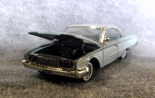 1960 Ford Starliner - ERTL 1/64 P1010242