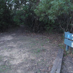 Narrow track at the lower end of Gordon falls Park (187206)