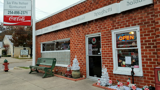 Italian Restaurant «La Vita Italian Restaurant», reviews and photos, 114 Walnut St, Glen Rose, TX 76043, USA