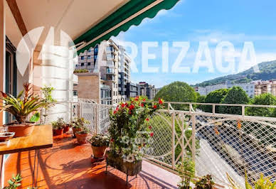 Apartment with terrace 18