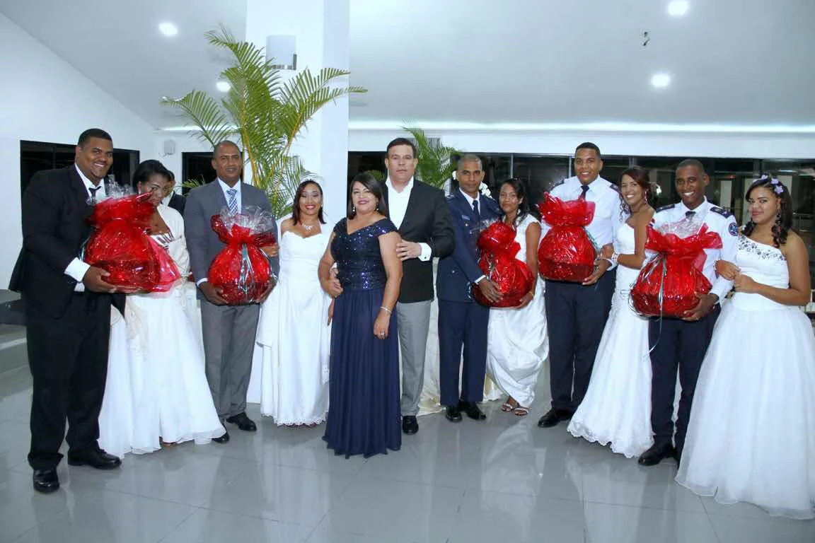 CEOFARD celebra bodas de manera colectiva  Más de 20 parejas unen sus vidas en matrimonio.