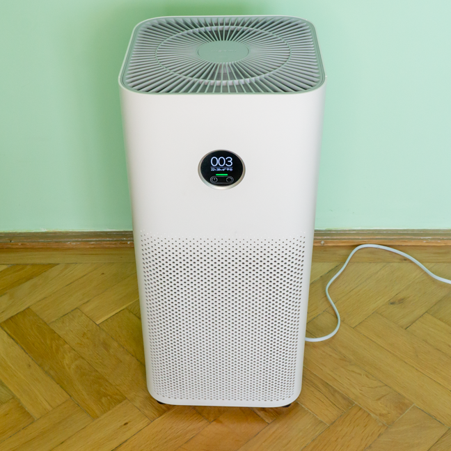 Xiaomi Smart Air Purifier 4は、シンプルでクリーンなデザインと小さなフットプリントを備えています