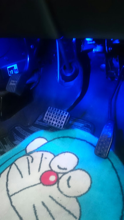 ムーヴのLED取付・DIY・青LEDに関するカスタム事例の投稿画像1枚目