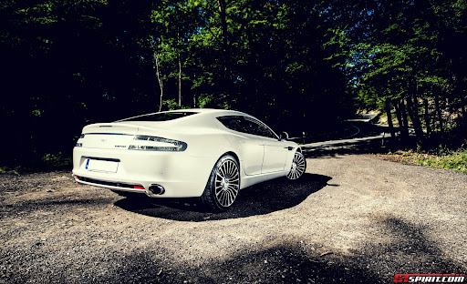 Aston Martin Rapide.