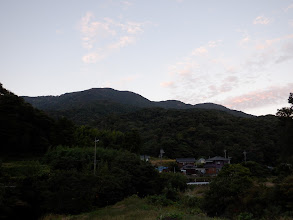 駐車地から野坂岳を望む