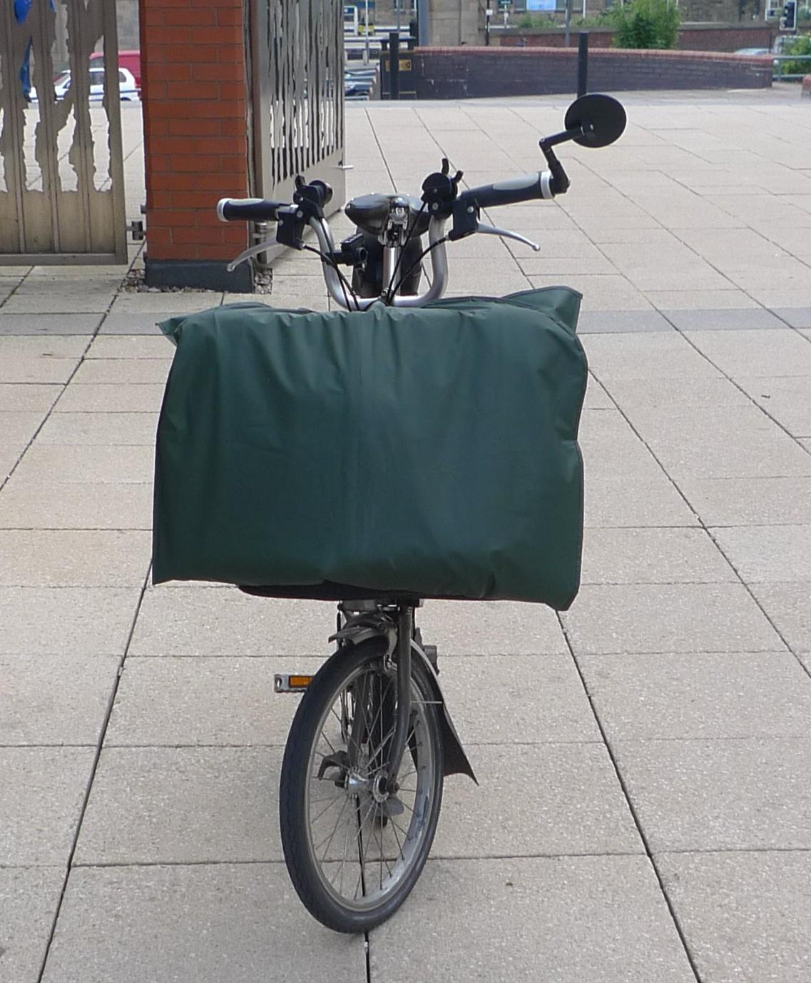 Wedding suit on a Brompton?