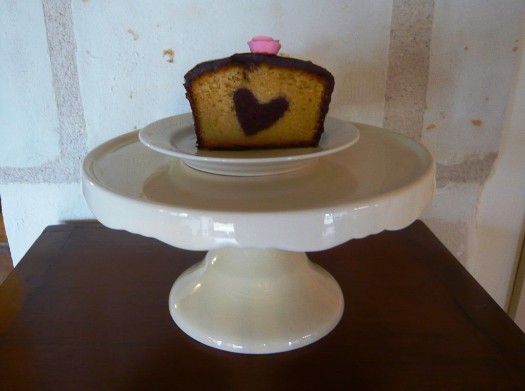 [Valentine-surprise-cake43.jpg]