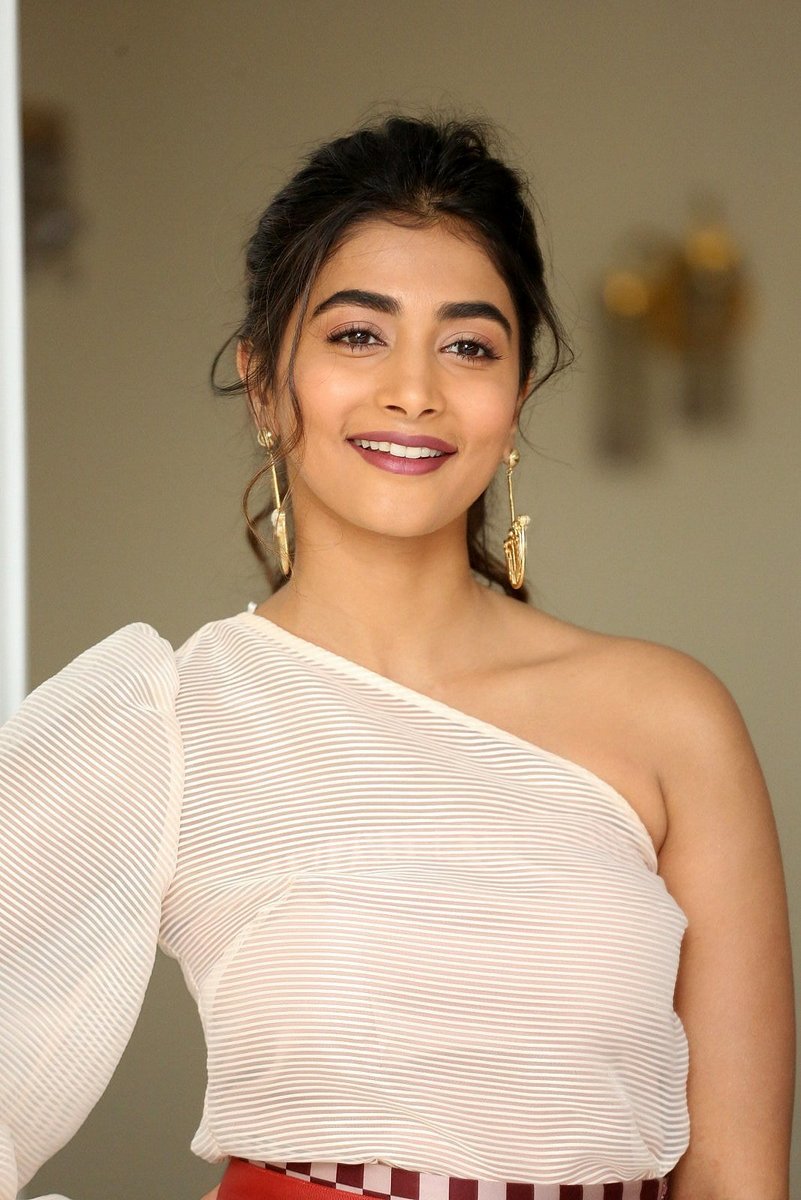 Telugu Actress Pooja Hegde Hd Photos Download 2019 