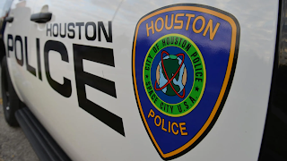 Houston Police Officer Fatally Shot Serving Warrant