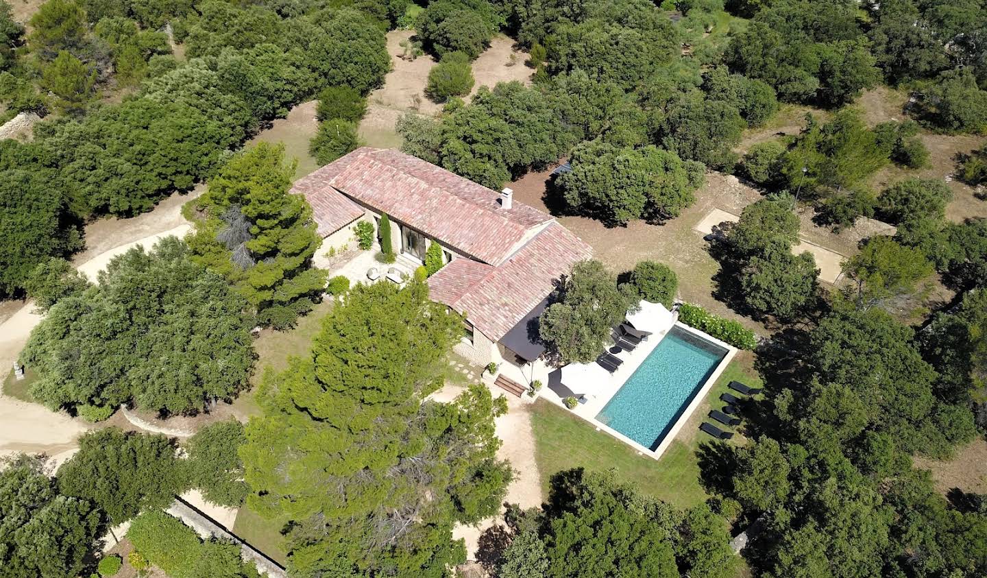 Propriété avec piscine et jardin Gordes