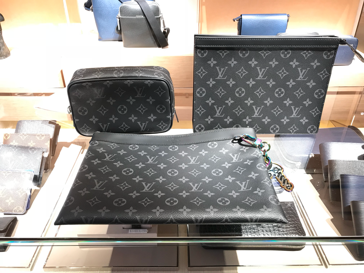 SINGAPORE-JAN 08, 2018: Louis Vuitton LV Outlet In Changi Airport