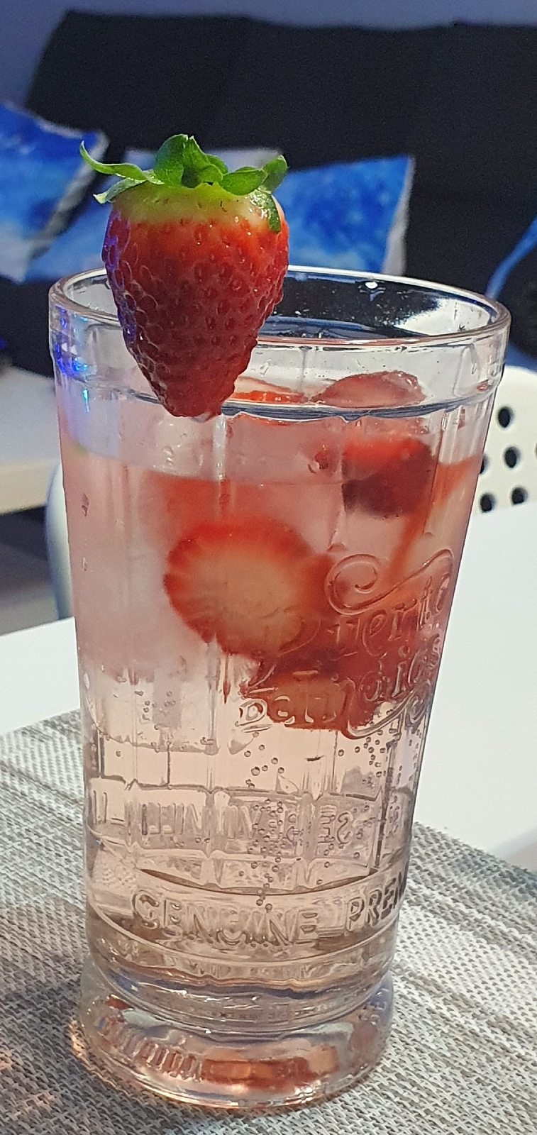 Hola Sin personal Incorrecto Gin-tonic de fresas