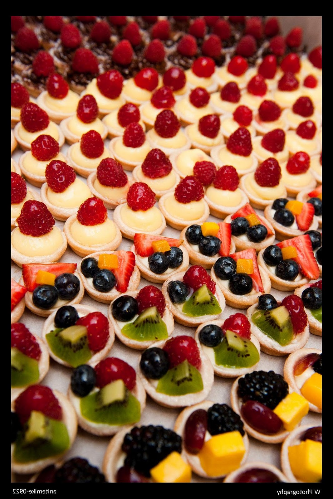 Dessert table: Petit fours by