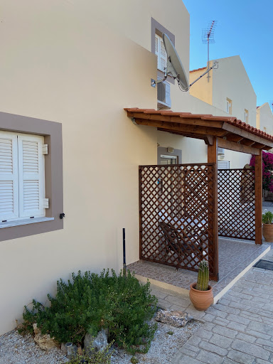 Terrasse vor dem Haus / Terrace in front of the house