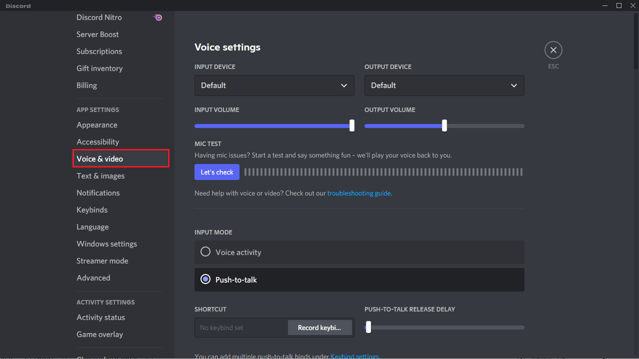 Accédez à l'onglet Voix et vidéo sous PARAMÈTRES DE L'APPLICATION.  Comment utiliser Push to Talk sur Discord