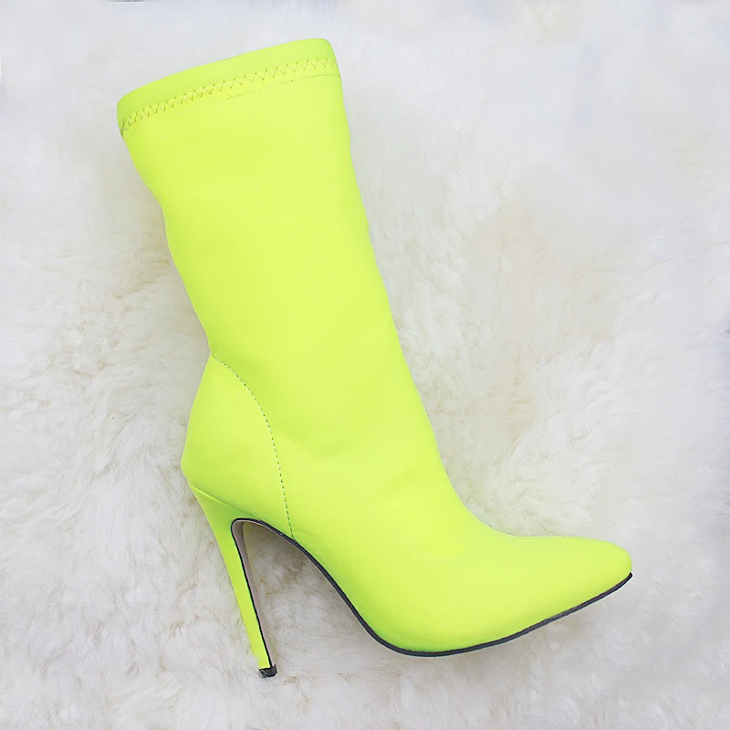 Sapatos de salto alto finos de tecido elástico, design elegante e confortável para mulheres. Ideal para festas, oferecendo estilo e flexibilidade.