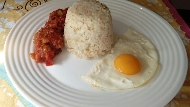 Arroz con boloñesa de verduras y huevo