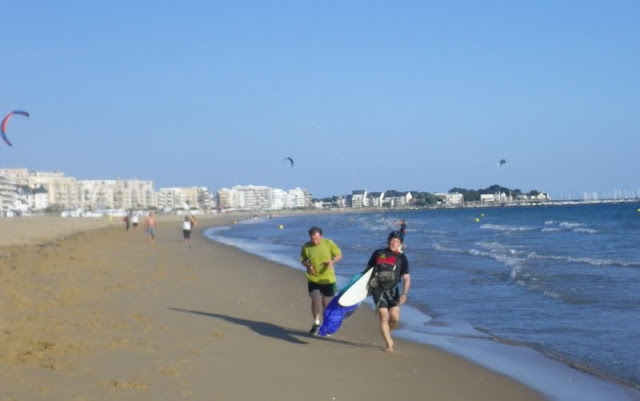 Vers l'estuaire de la Loire (Pornichet/LaBaule, St Brévin...) au fil du temps... - Page 13 Kitesurf_pulse10_0040w