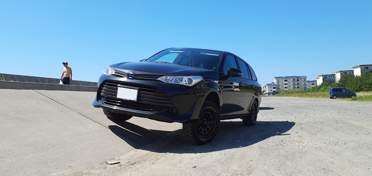 カローラフィールダーの#サーフィン　#クロカン　#リフトアップ　#マッドタイヤに関するカスタム事例の投稿画像1枚目