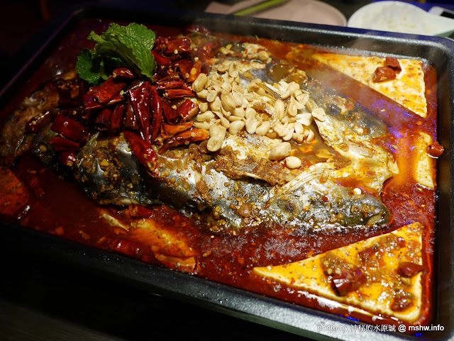 【食記】台中夜店風-水貨-真的炭火烤魚-台灣一號店-Seahood charcal grilled fish@南屯公益公園 : 傳說中的諸葛烤魚? 類似壽喜燒作法的川味料理! 中式 區域 午餐 南屯區 台中市 合菜 宵夜 川菜 晚餐 鐵板料理 飲食/食記/吃吃喝喝 麵食類 麻辣 