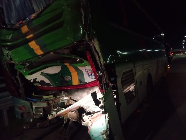 Diduga Mengantuk, Truk Hino Hantam Bus Mogok Diruas Jalan Tol Sergai, 1 Tewas dan 3 Luka