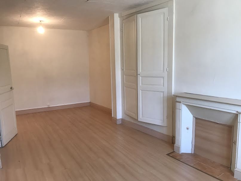 Vente maison 13 pièces 262.85 m² à Bourganeuf (23400), 85 000 €