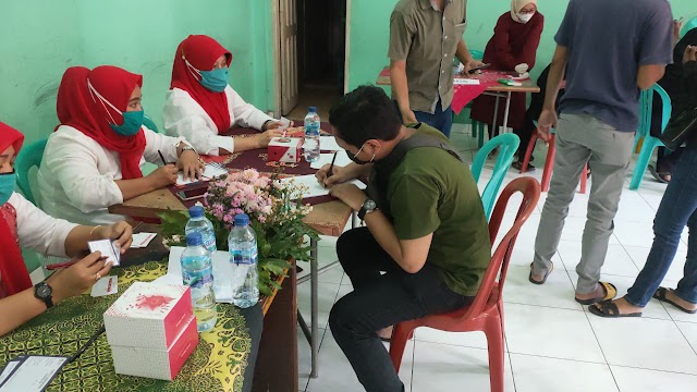 Giat Vaksinasi Merdeka. Polsek Medan Satria Sinergi dengan Karang Taruna Unit RW 11 kelurahan Medan Satria