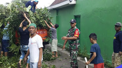 Kerja Bakti Bukti Nyata Manunggalnya TNI Dengan Rakyat