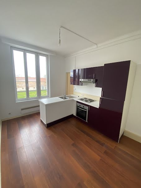 Location  appartement 2 pièces 30 m² à Landrecies (59550), 440 €