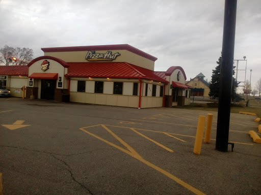 Pizza Restaurant «Pizza Hut», reviews and photos, 2512 Park Ave, Muscatine, IA 52761, USA