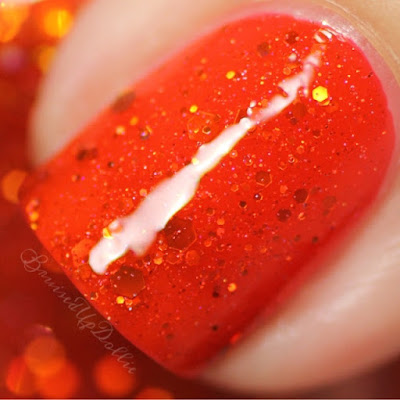 Lolita Lacquer Salsa Roja macro