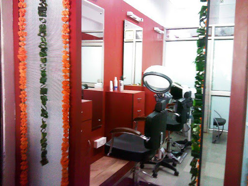 Feminaa Hair & Beauty Parlour, Leohome, L-143, Street no.5C, Mahipal Pur Extension, New Delhi, Delhi 110037, India, Beauty_Parlour, state UP