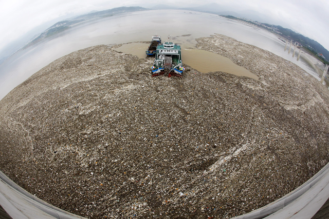 The heavily polluted Yangtze river pumps massive amounts of plastic into the ocean every year. Photo: AFP / Getty Images