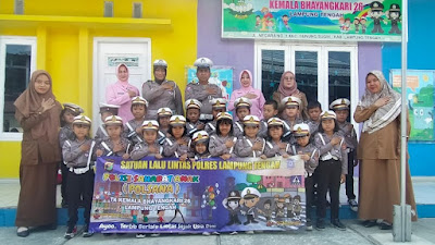 Polisi Sahabat Anak : Momen Kedekatan Satlantas Polres Lampung Tengah Saat Kunjungi Sekolah Taman Kanak-Kanak (TK) Kemala Bhayangkari