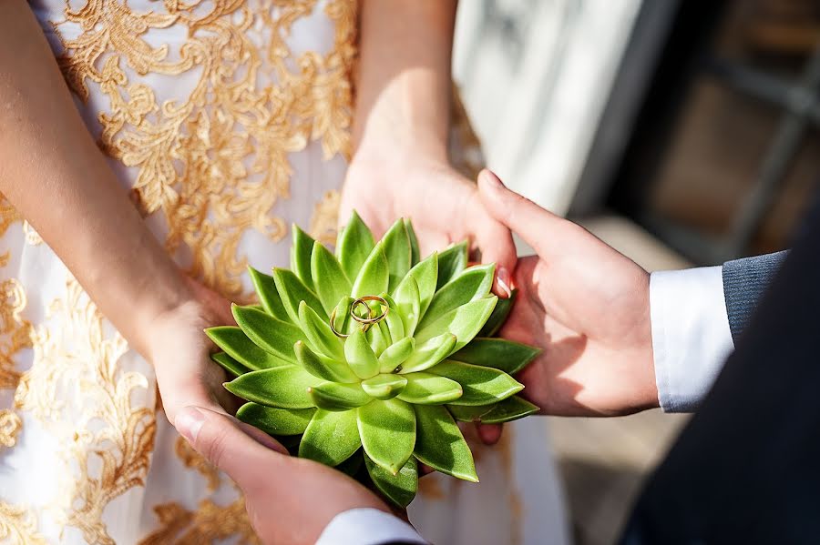 Fotografo di matrimoni Ekaterina Shevcova (kravkatya). Foto del 25 marzo 2016