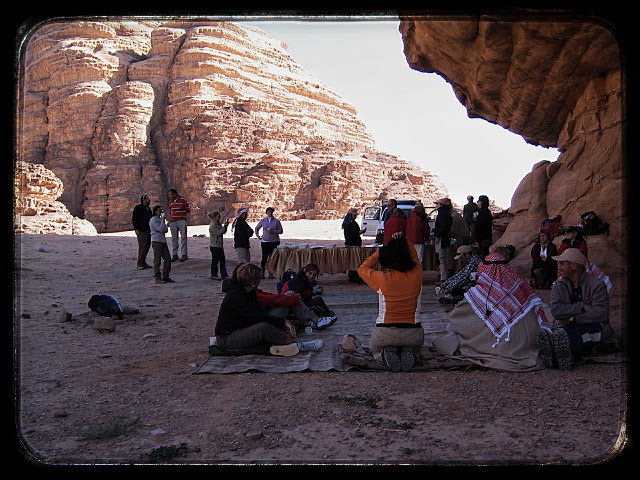 Senderismo en Petra y Wadi Rum - Blogs de Jordania - Recorriendo a pie el desierto de Wadi Rum (9)