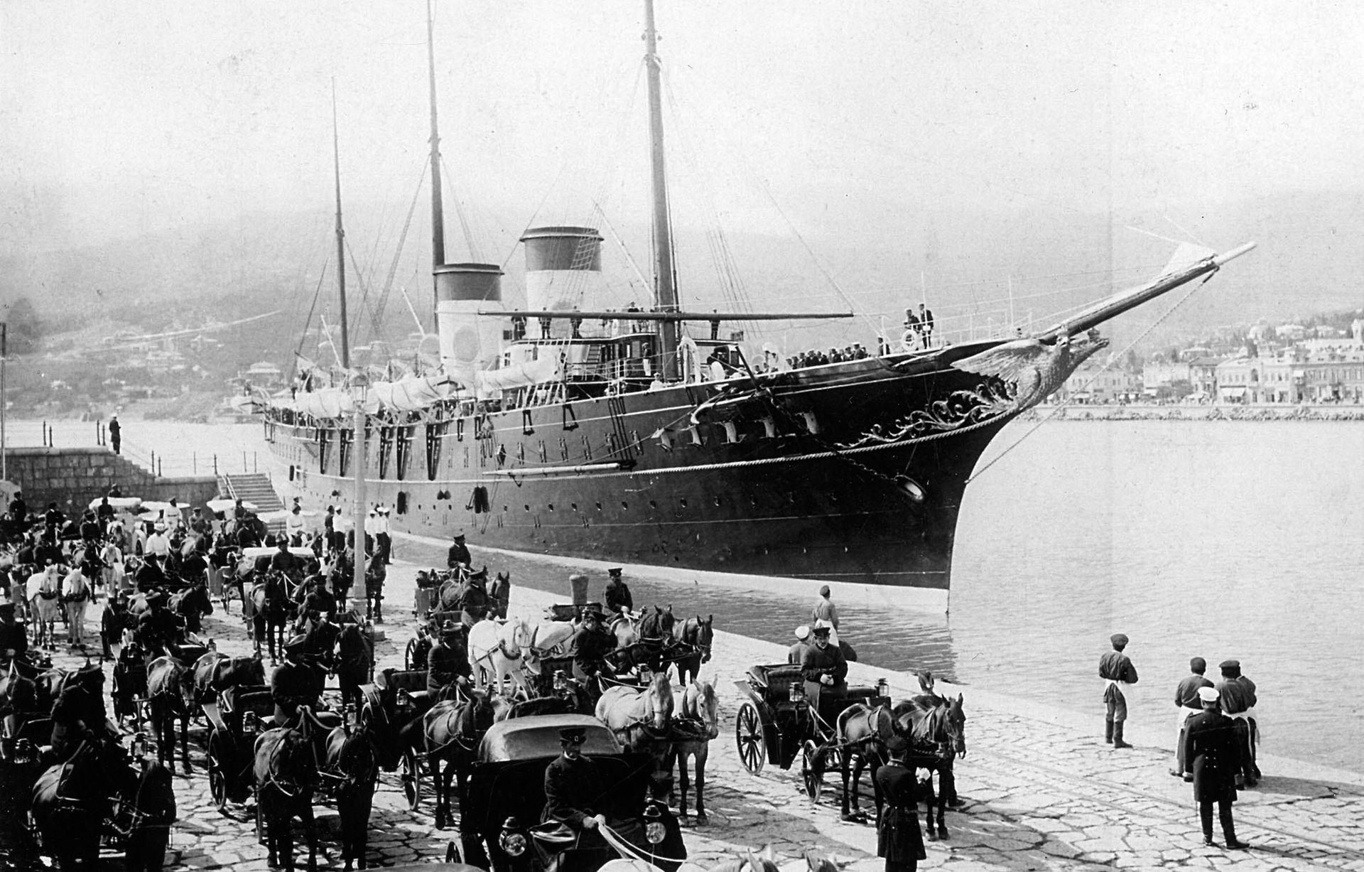 파일:external/upload.wikimedia.org/1920px-Shtandart-Yalta.jpg