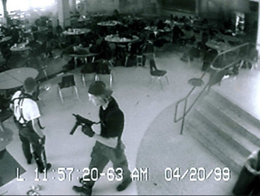 파일:external/upload.wikimedia.org/Columbine_Shooting_Security_Camera.jpg