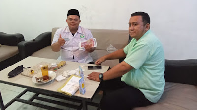 Terharu Lihat Pengobatan Gratis Sang Juara Dunia Banyaknya Antusiasme Warga Berobat Selama Ramadhan Dr.Rahmat Shah Berikan Zakat