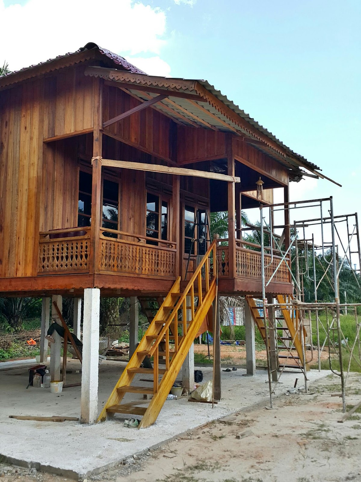 Welcome to my pleasuredome: Rumah kayu